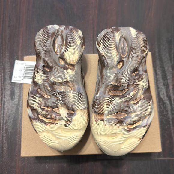 ‼️SOLD‼️ Yeezy Foam Runner Infants “MX Cream Clay” - Picture 5 of 10
